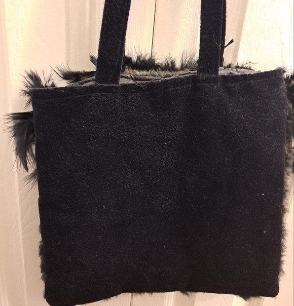 Touche Designs Black Ostrich Feather & Faux Fur Bag - Picture 4 of 7